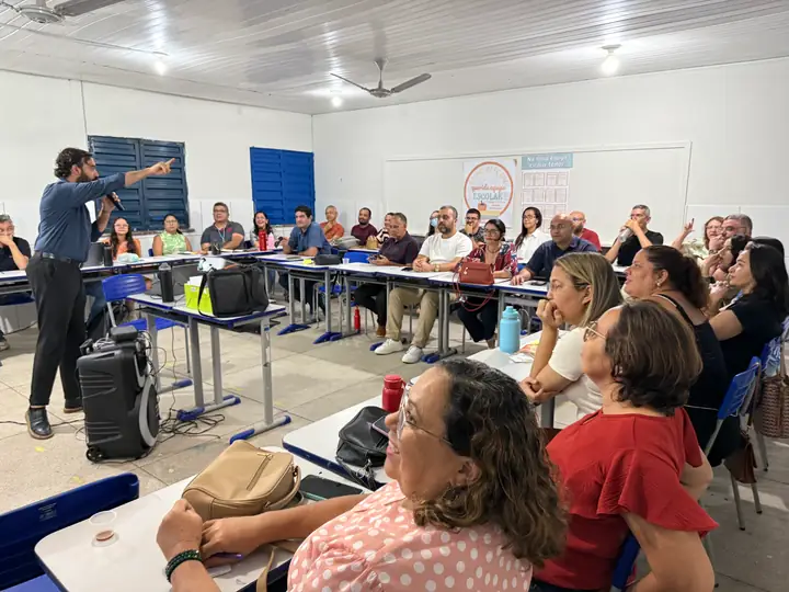 Formação em IA em sala com professores